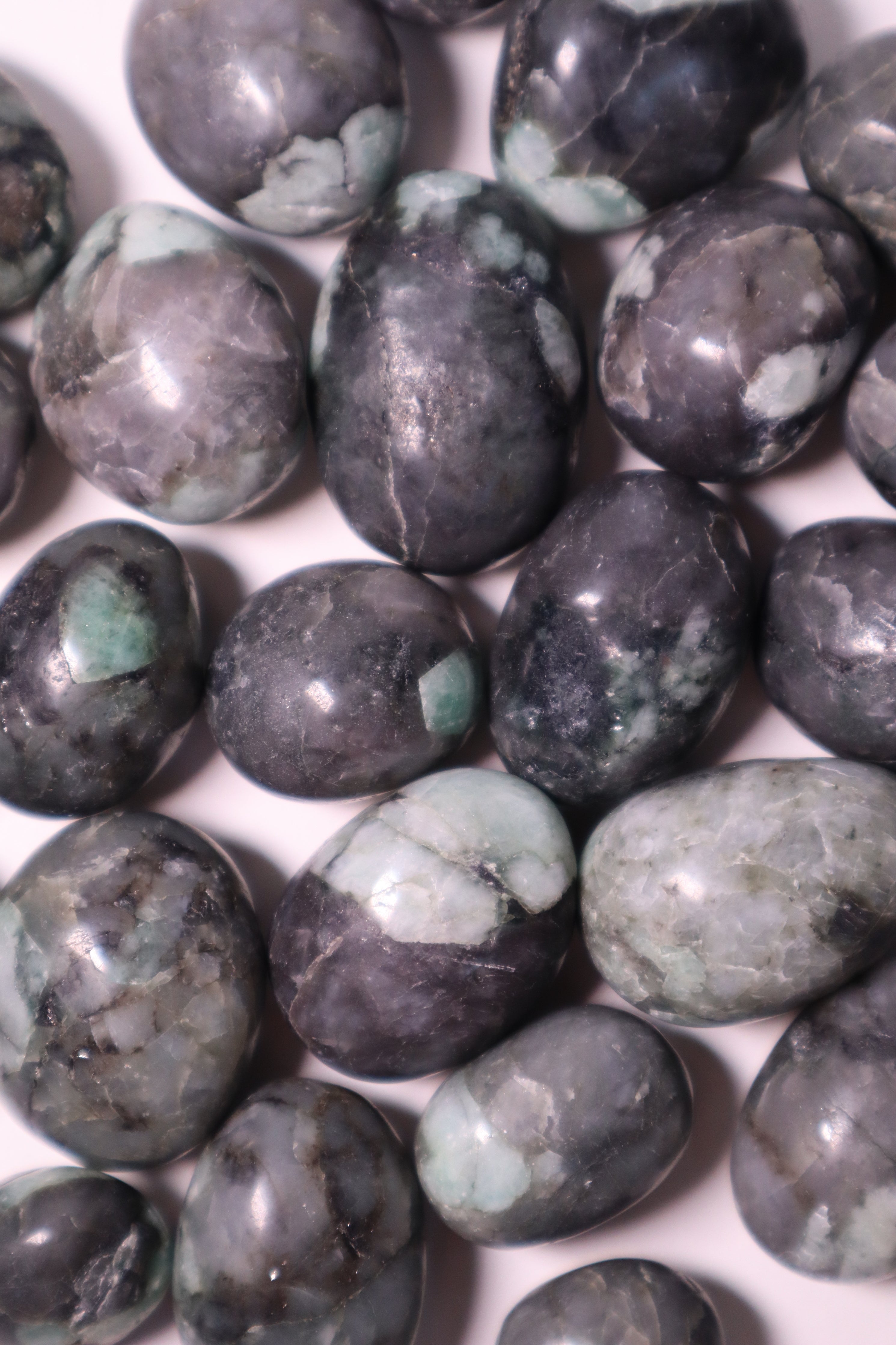 emerald crystal tumbled stone